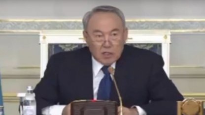 Н.Назарбаев: "Мұрныңды көтермей, кердеңдемей, аяғыңның астына қарап жүр!" (Видео)