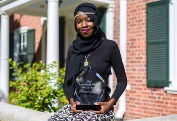 Лучшим в мире поэтом этого года стала мусульманка