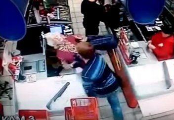 Кейуанаға жұдырық жұмсады (Видео 18+)