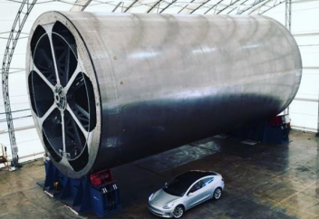 Илон Маск орбитаға планетааралық кемені шығаратын зымыранның бір бөлігін көрсетті (видео)