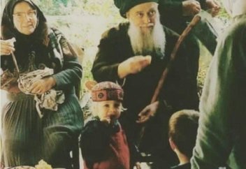 Мінезің балаңмен көршіңе, тіпті баққан малыңада жұғады