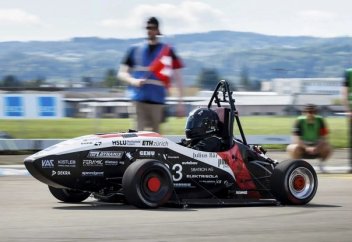 Бір секундта сағатына 100 шақырым жылдамдықпен қозғалатын электрмен жүретін көлік құрастырылды (видео)