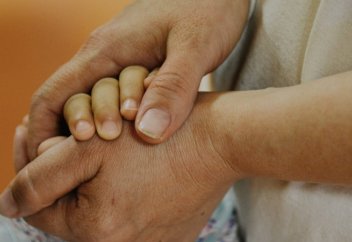 В Казахстане доля стариков и детей превысила 42 процента