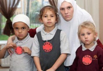 Балаларын халал емес тағамдардан қорғау үшін қандай қадамға барды?