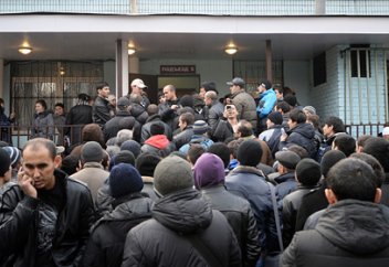 Описан новый порядок работы с мигрантами