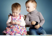 Женщина родила одновременно двух детей, но они не родственники