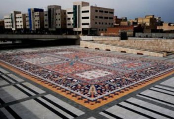 Тас кілем төселді (фото)