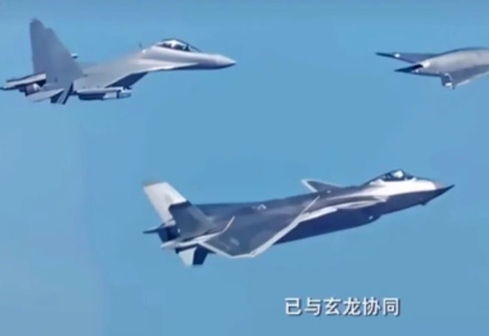 Қытай соңғы үлгідегі соққы беруші дронын көрсетті (видео)