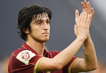 Анасы үшін футболды тастады