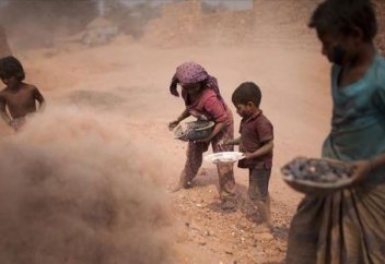 Әлемде қанша бала жұмыс істеуге мәжбүр