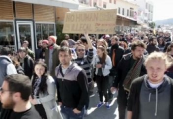 Еуроаймақтан кетуге қарсы болған мигранттар ереуілге шықты