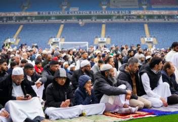 Футбольный клуб приглашает мусульман совершить молитву Курбан-Байрам на их территории