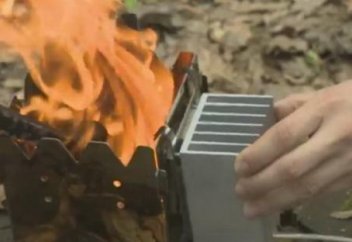 Мұсылман телефонды отқа "зарядтайтын" тәсіл ойлап тапты (видео)