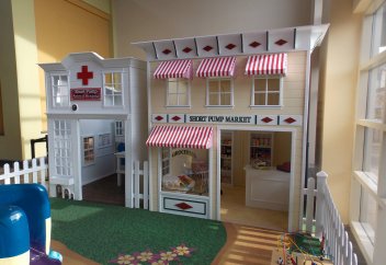 Бай баласының ойыншықтары (фото)