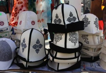 Разное: В Киргизии будут штрафовать за оскорбление Ак калпака