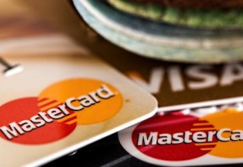 Как у казахстанцев воруют деньги с карт, рассказали в МВД