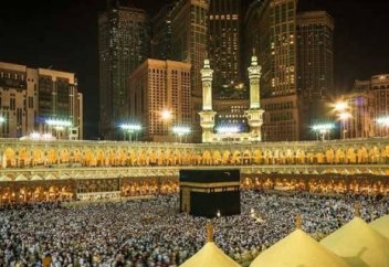 360° қажылық: 21 ғасырдағы Мекке мен Мәдинаға саяхат (деректі фильм)