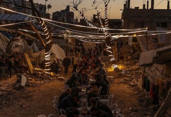 ҒАЗЗАДАҒЫ АУЫЗАШАР (ФОТО): Қиындыққа мойымайтын иман күші