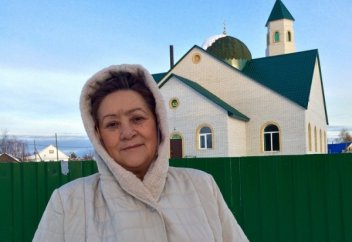 Женщина построила мечеть