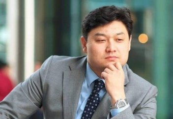 Неге біз осы...