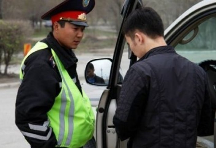 На западе Казахстана водители придумали способ не платить штрафы