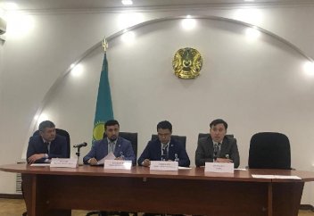 С 2019 года госслужащие начнут получать оплату по балльной системе