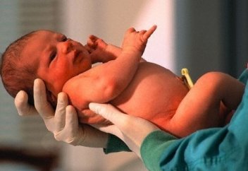 Өз немересін сатпақ болған әже құрықталды