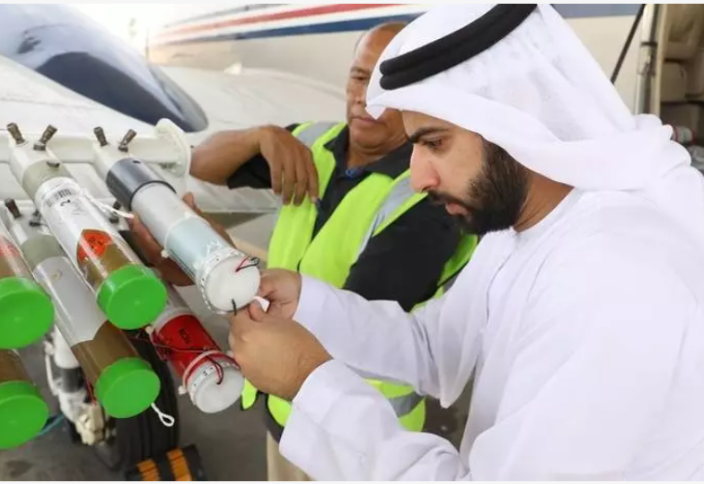 В ОАЭ провели более 100 миссий по засеву облаков