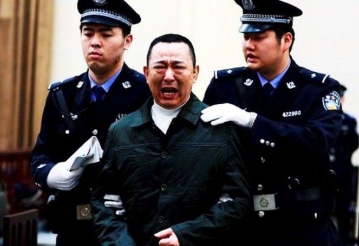 С 2000 года в Китае казнили 10 тыс. чиновников за коррупцию