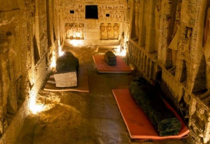 В Египте нашли более 100 саркофагов и золоченые статуи (видео)