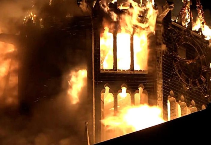 Историческая церковь в центре Амстердама сгорела в Новый год (видео)