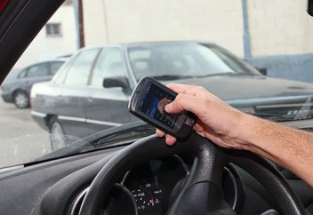 Во Франции разговор по телефону приравняли к пьяному вождению