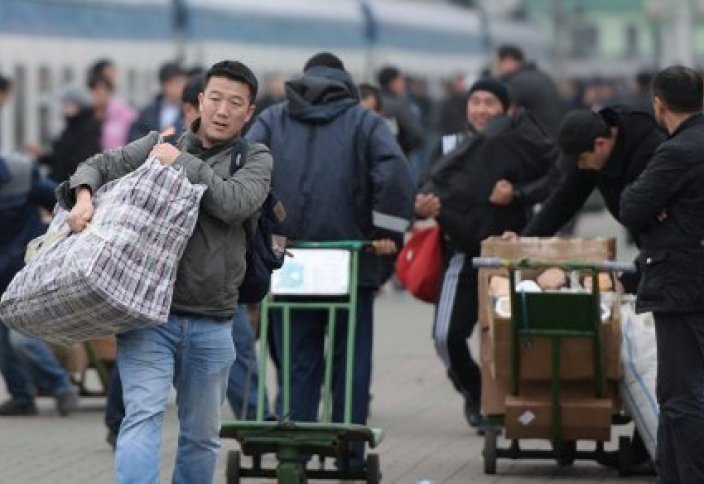 Казахстан за пять месяцев покинули почти 40 тысяч человек