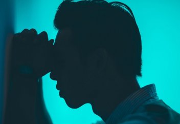 «Кеше бір адамды көрдім» деп ант еткен болсам, кейін оным қате боп шықса, ант кәффарат өтеймін бе?