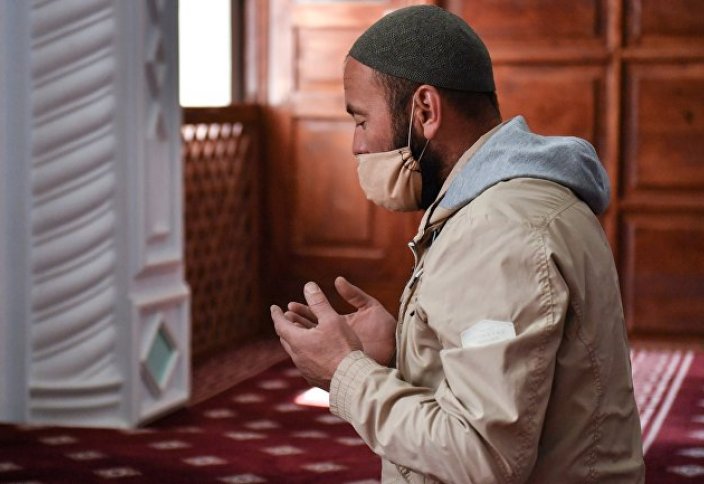 Маски, антисептики, пустые мечети: как прошел Ураза-байрам в разных странах мира (ФОТО)