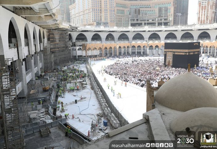 В главной мечети мусульман заканчивается реконструкция площадки для тавафа (ФОТО, ВИДЕО)