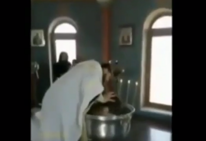 Священник поплатился за жестокость при крещении ребенка (видео)