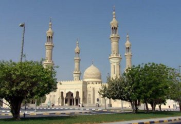 В ОАЭ мечети озеленят тысячами деревьев