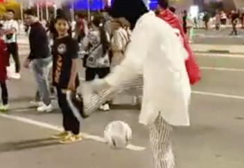 Хижаб киген ирандық әйел Катардағы жанкүйерлерді шеберлігімен тәнті етті (видео)