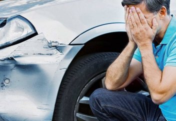 Что делать, если вашу машину повредили на парковке. Инструкция