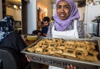 70-летняя мусульманка каждый день кормит 300 нуждающихся