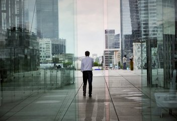 Сотрудники по всему миру имитируют бурную деятельность. Как компании теряют из-за них миллионы долларов?