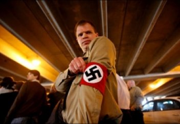 Германияда неонацистер үрей туғызуда