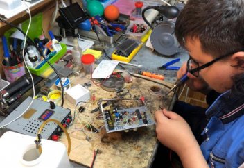 Школьник из Павлодара изобрел бесконтактный дезинфектор