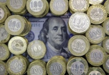 Әр қазақстандыққа шаққанда 9300 доллардан: Сарапшылар сыртқы қарыздың қаупін түсіндірді