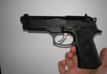 Мәскеулік қыз селфи жасаймын деп өзін атып алды