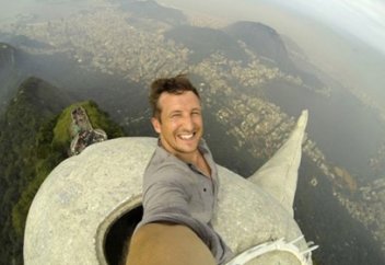 Селфи жасауға ерекше құмар қалалар анықталды