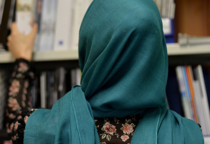 Учительница в хиджабе отказалась от телесного контакта с отцом ученика – чем это обернулось