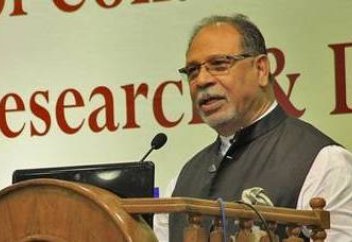 Мұсылмандарды айыптағаны үшін экс-министр түрмеге қамалды