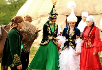 ҚАЗАҚ САЛТЫНДАҒЫ АЖЫРАСУ ЖӘНЕ «АҚЫМАР» ЕНШІСІ